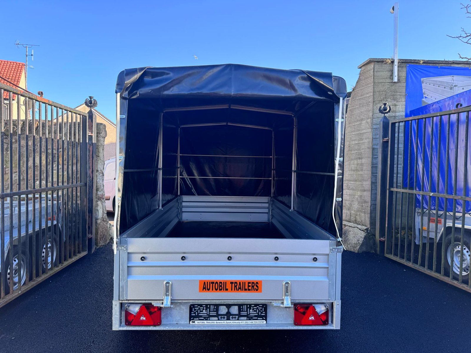 B265 Twin axle trailer with frame and cover - Image 5