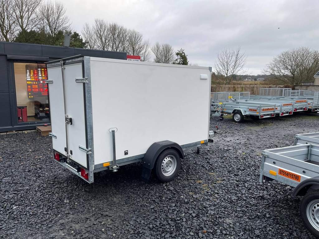 BRAND NEW 8.2FT X 5FT X 5FT SINGLE AXLE BOX TRAILER WITH BARN DOORS 1300KG BRAKED - Image 2