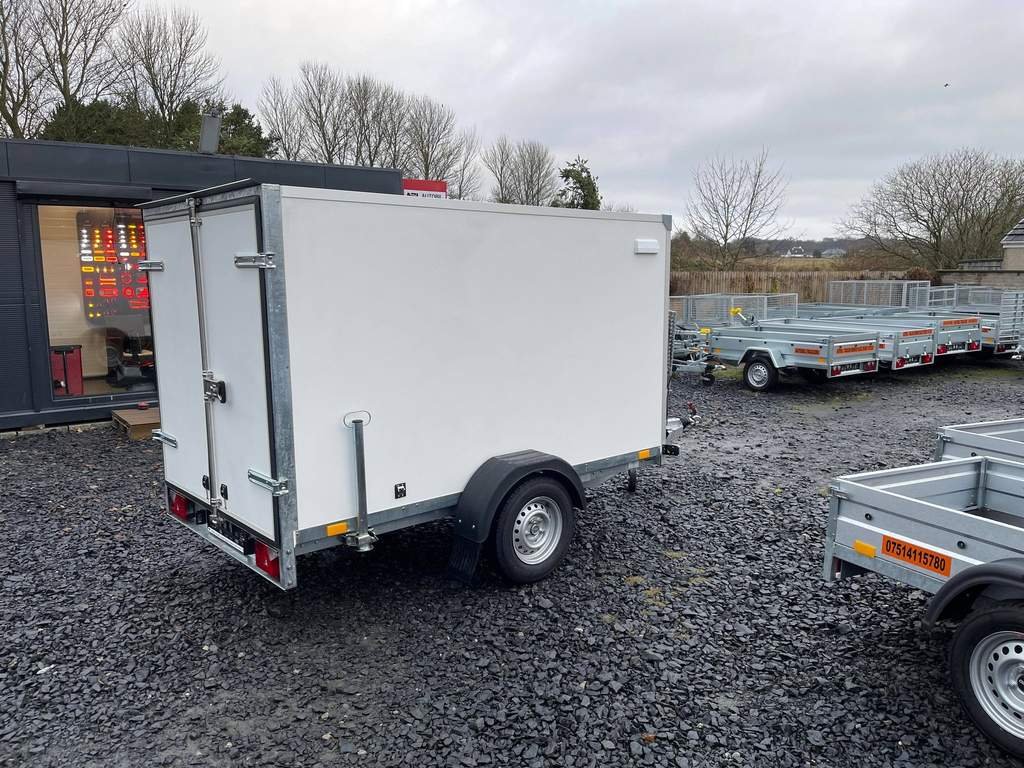 BRAND NEW 8.2FT X 5FT X 5FT SINGLE AXLE BOX TRAILER WITH BARN DOORS 1300KG BRAKED - Image 4