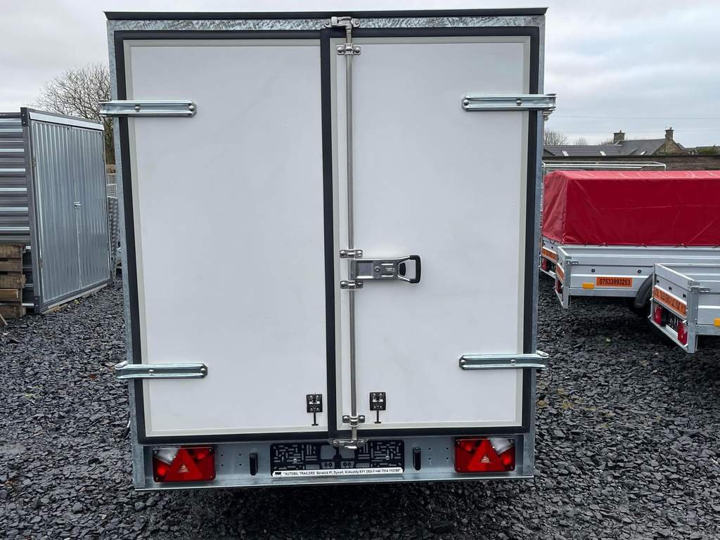 BRAND NEW 8.2FT X 5FT X 5FT SINGLE AXLE BOX TRAILER WITH BARN DOORS 1300KG BRAKED - Image 10