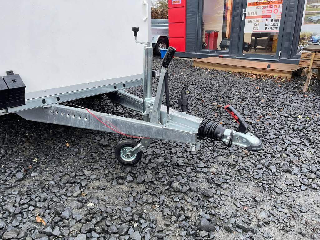 BRAND NEW 8.2FT X 5FT X 5FT SINGLE AXLE BOX TRAILER WITH BARN DOORS 1300KG BRAKED - Image 11