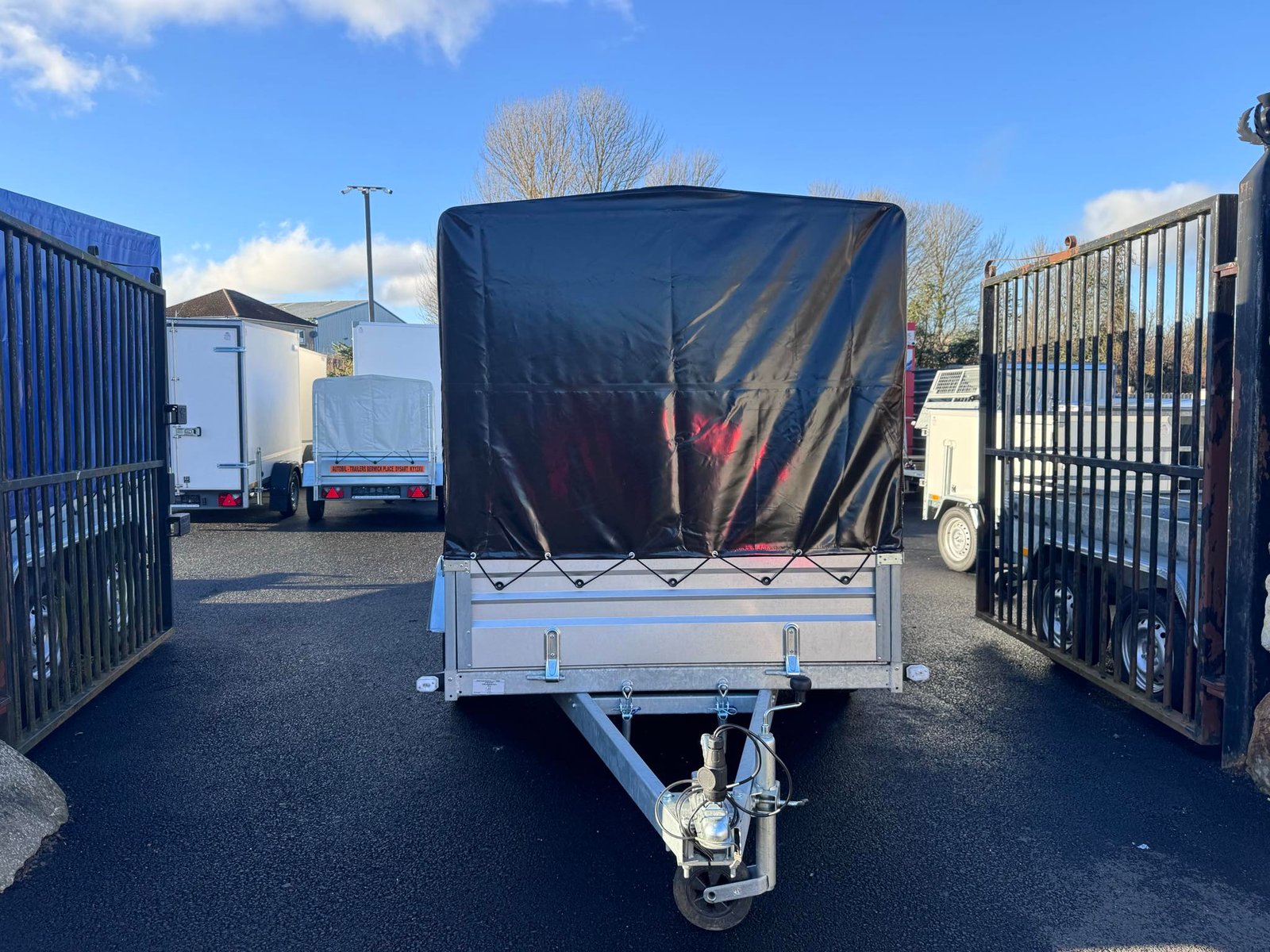 B265 Twin axle trailer with frame and cover - Image 2