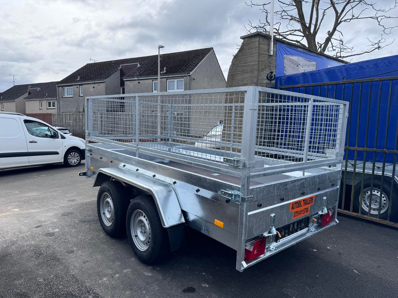 B300 TWIN AXLE MASTER NIEWIADOW WITH 60CM MESH AND RAMPS 2700KG - Image 7