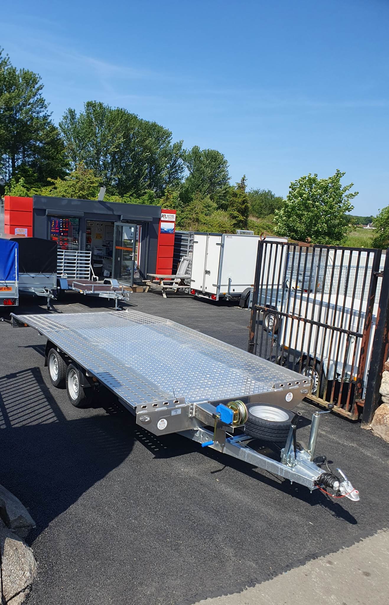 BRAND NEW 4,5M x 2,1M TWIN AXLE NIEWIADOW JUPITER BEAVERTAIL CAR TRANSPORTER TRAILER 2700KG - Image 10
