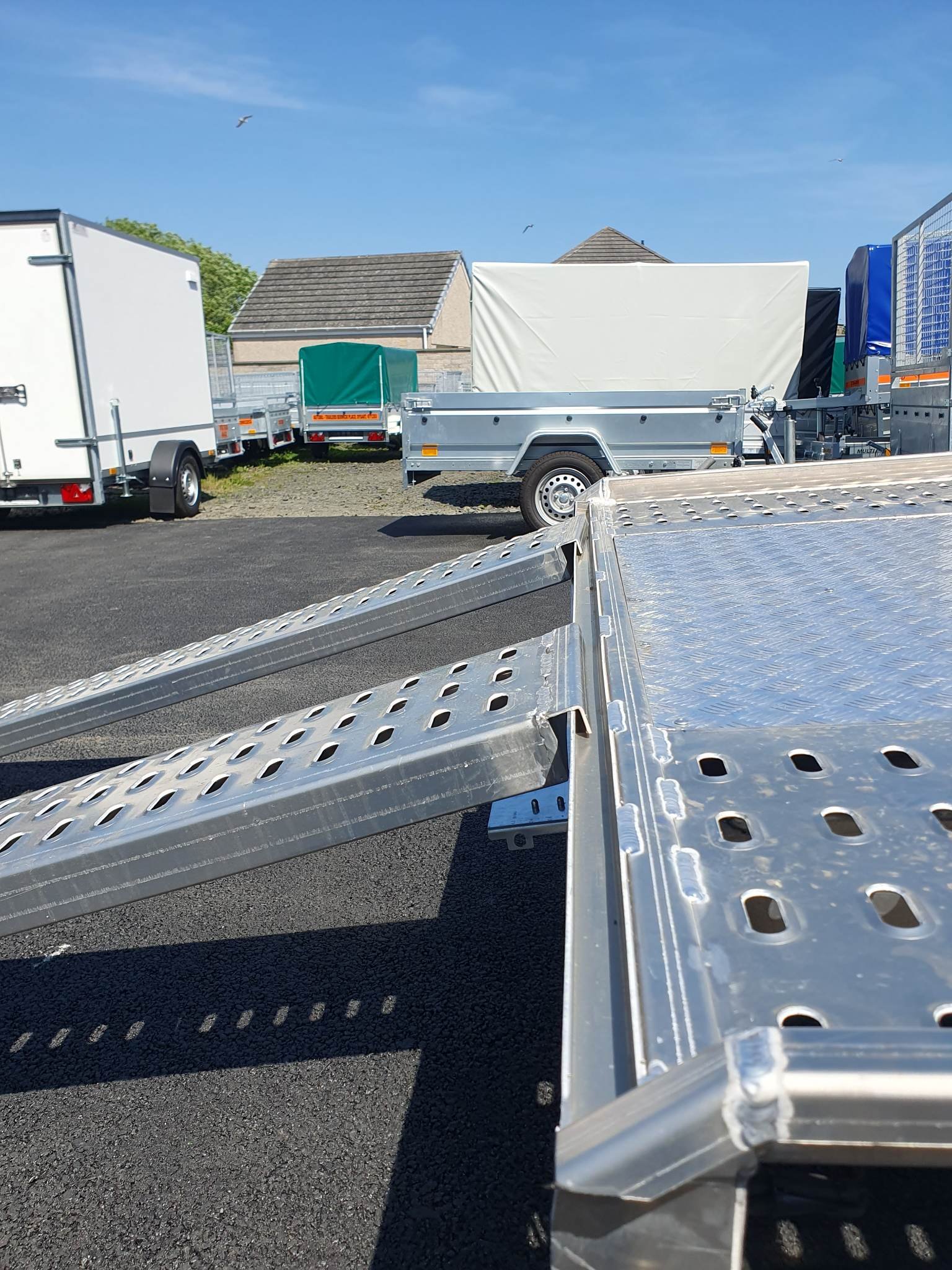 BRAND NEW 4,5M x 2,1M TWIN AXLE NIEWIADOW JUPITER BEAVERTAIL CAR TRANSPORTER TRAILER 2700KG - Image 13