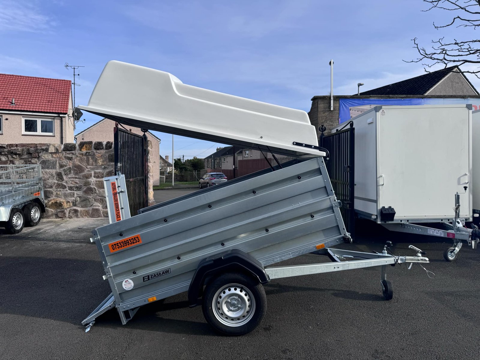 ZASLAW 205SU SINGLE AXLE DOUBLE BROADSIDE TRAILER WITH LOCKABLE ABS LID - Image 4