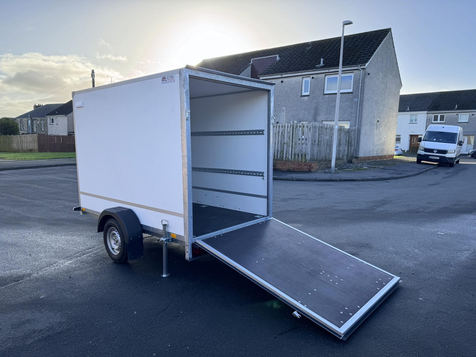 Brand New 8,5ft x 5ft x 6ft Single Axle Box Trailer With Ramp 1300KG Braked - Image 2