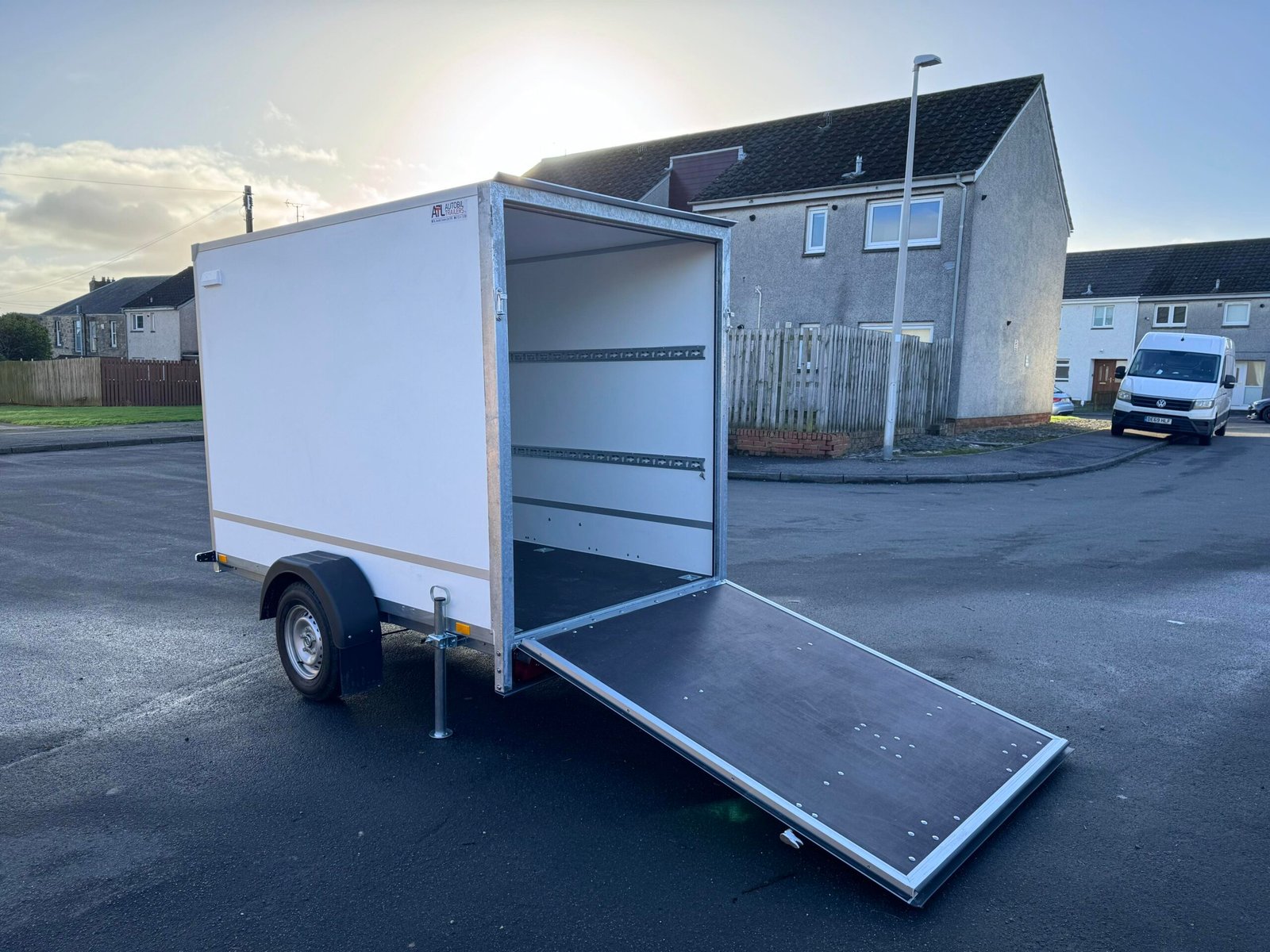 BRAND NEW BOX TRAILER 8FT x 5FT x 6FT WITH A RAMP UNBRAKED 750KG