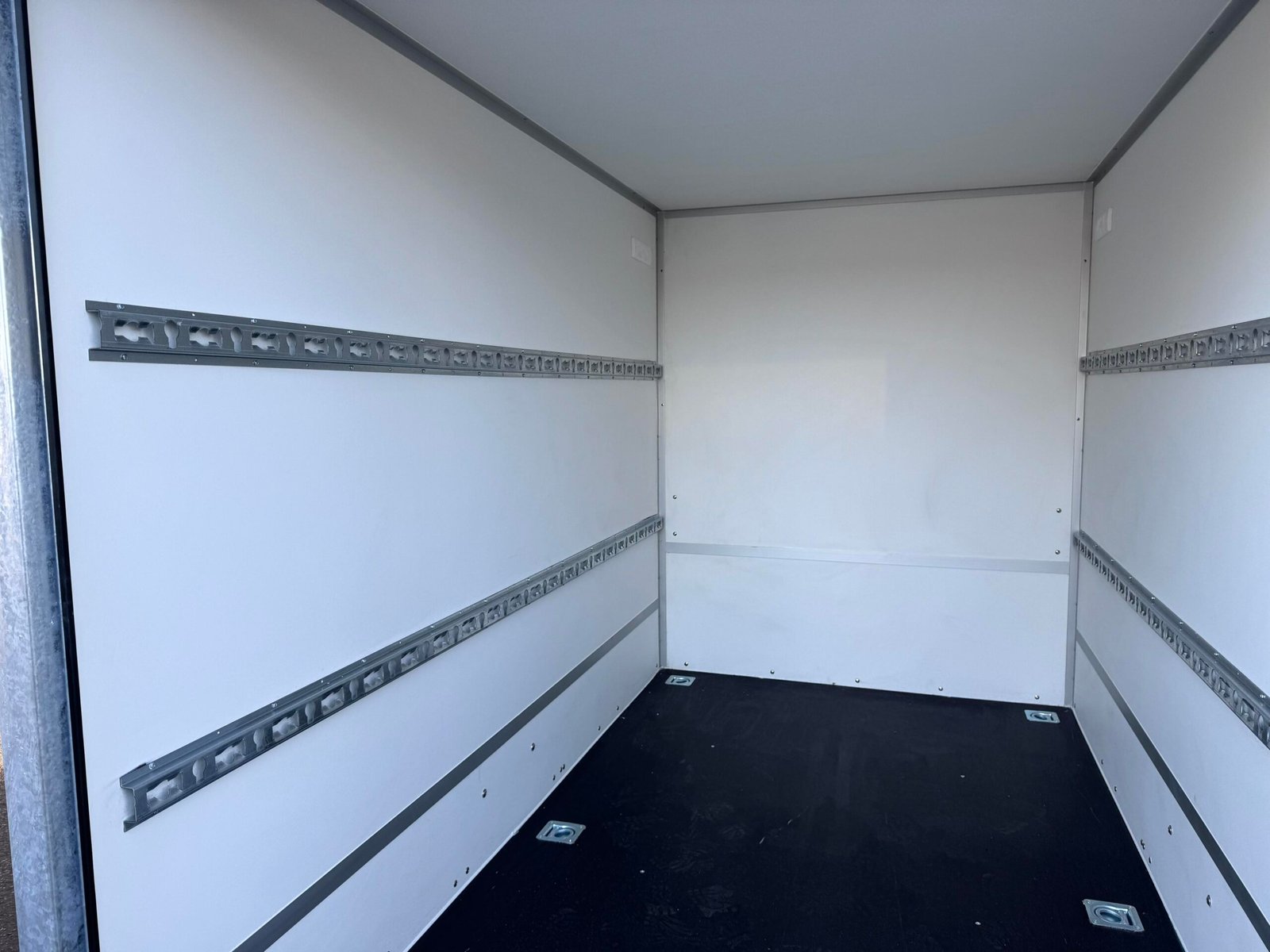 BRAND NEW BOX TRAILER 8FT x 5FT x 6FT WITH A RAMP UNBRAKED 750KG - Image 5