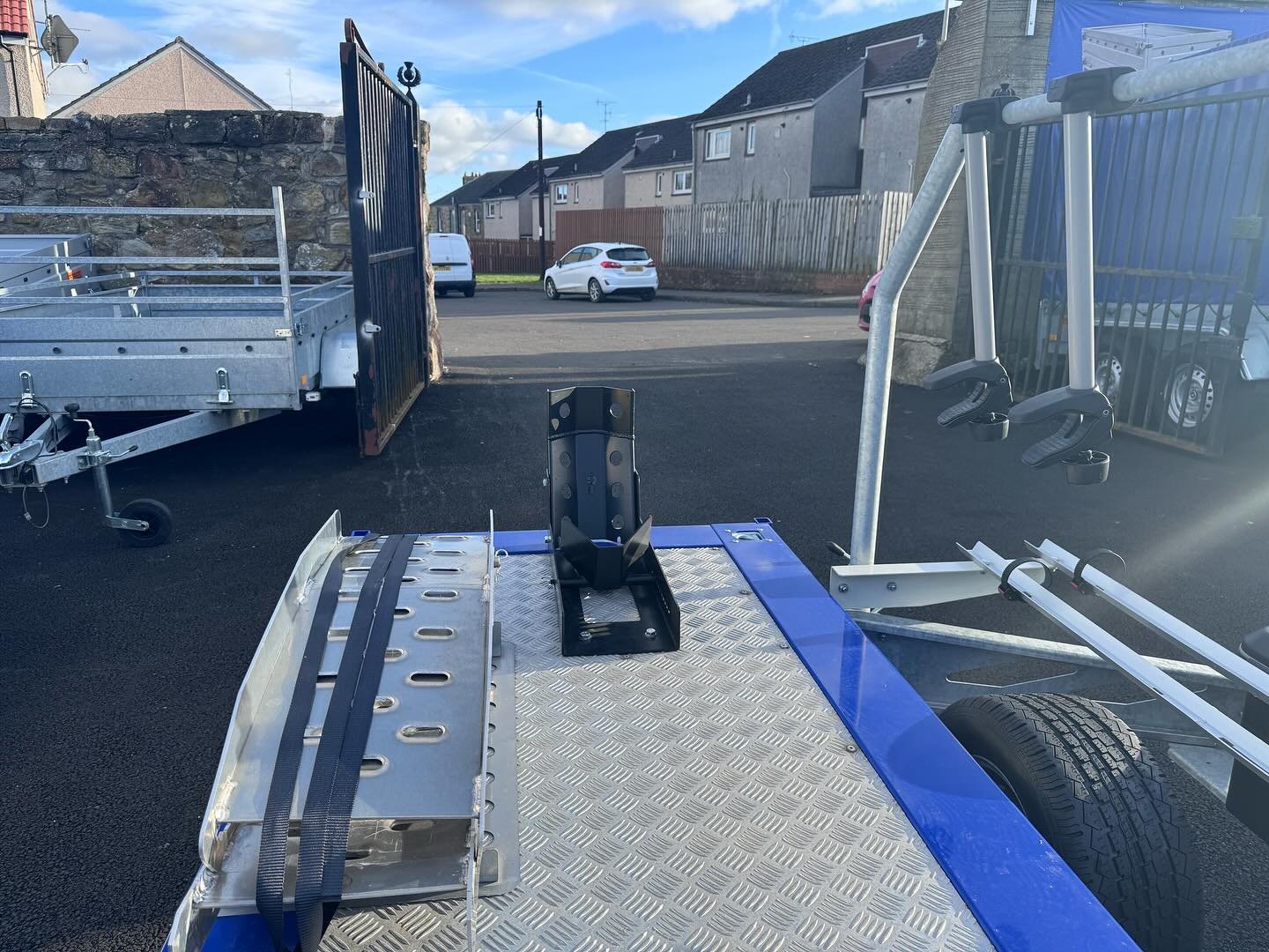 SINGLE MOTORBIKE TRAILER WITH REMOVABLE BIKE RACK 750KG - Image 3