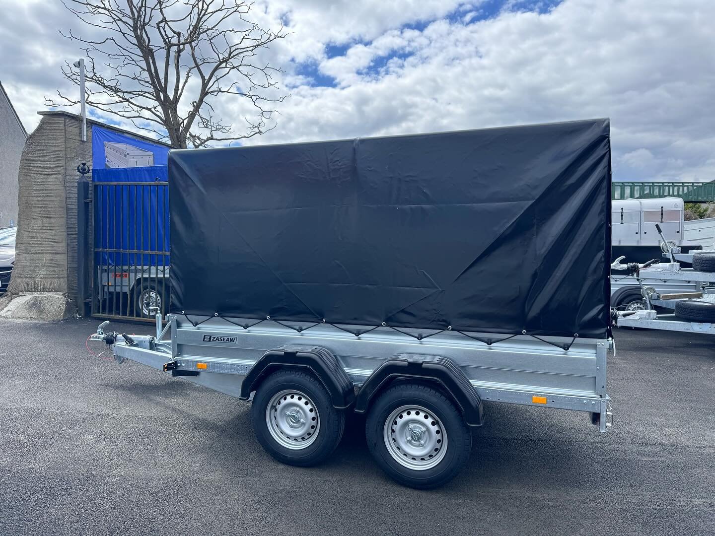 Zaslaw 265TH twin axle braked trailer with frame and cover 2000KG - Image 2