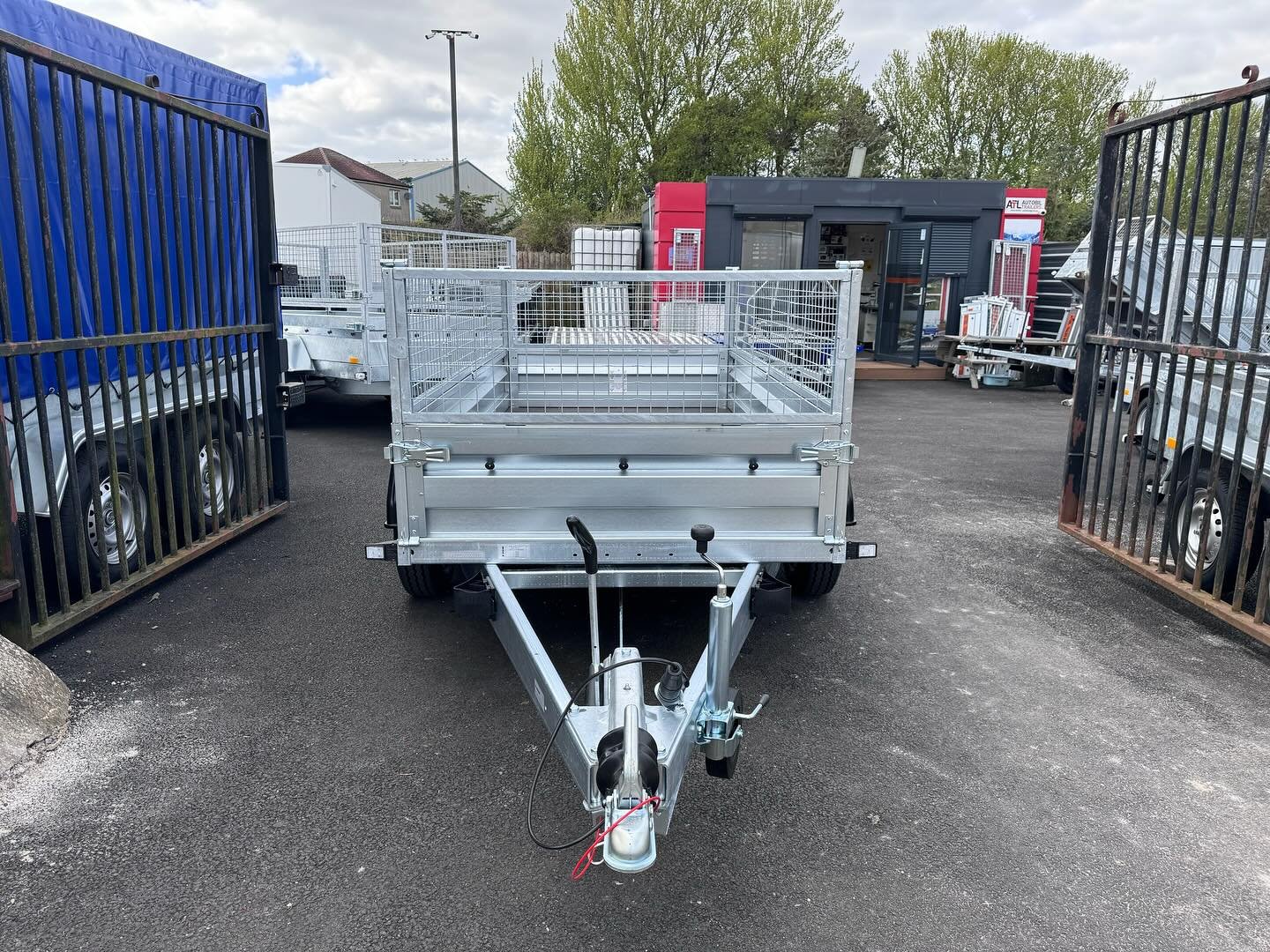Zaslaw 265TH twin axle trailer braked trailer with 40cm mesh 2000KG - Image 9