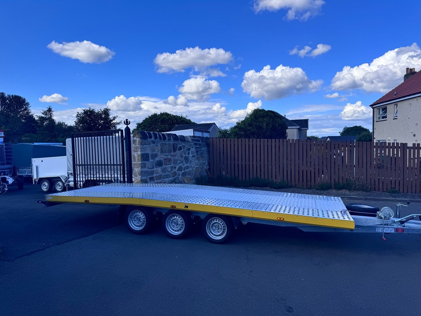 BRAND NEW 5.5M x 2.1M TRI AXLE NIEWIADÓW JUPITER BEAVERTAIL CAR TRANSPORTER