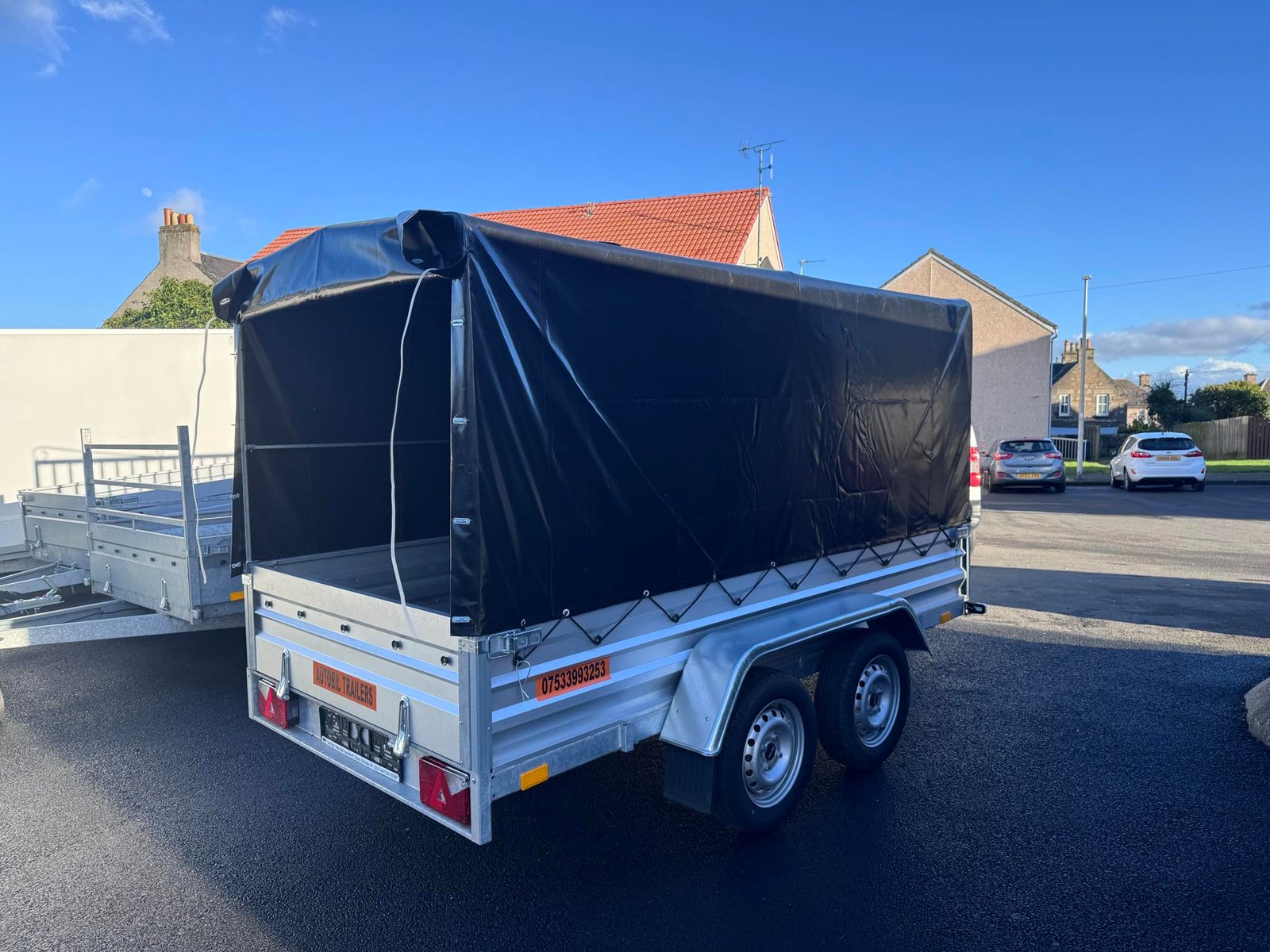 B265 Twin axle trailer with frame and cover - Image 4
