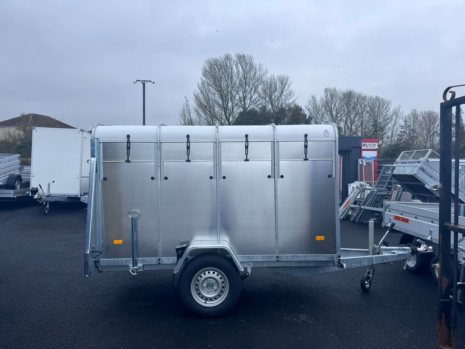 Brand New Niewiadow VT1326H Single Axle Livestock/ Sheep Trailer 1300KG Braked - Image 3