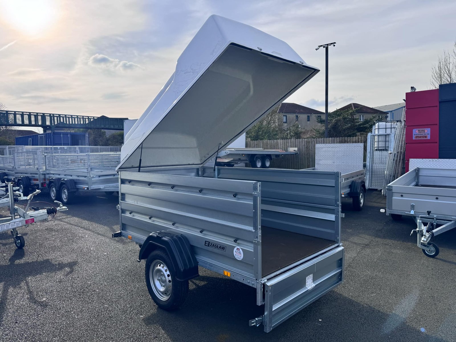ZASLAW 205SU SINGLE AXLE DOUBLE BROADSIDE TRAILER WITH LOCKABLE ABS LID - Image 6