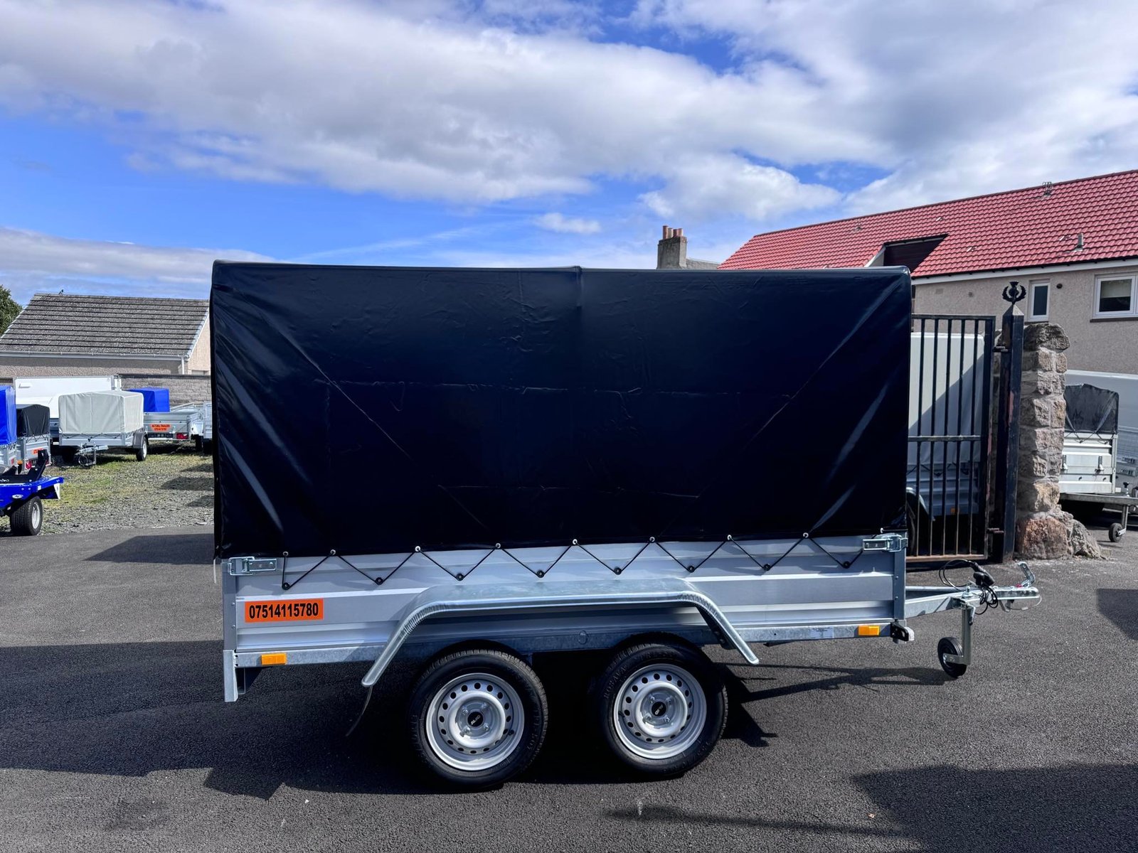 B265 TWIN AXLE TRAILER WITH FRAME COVER AND RAMP - Image 7