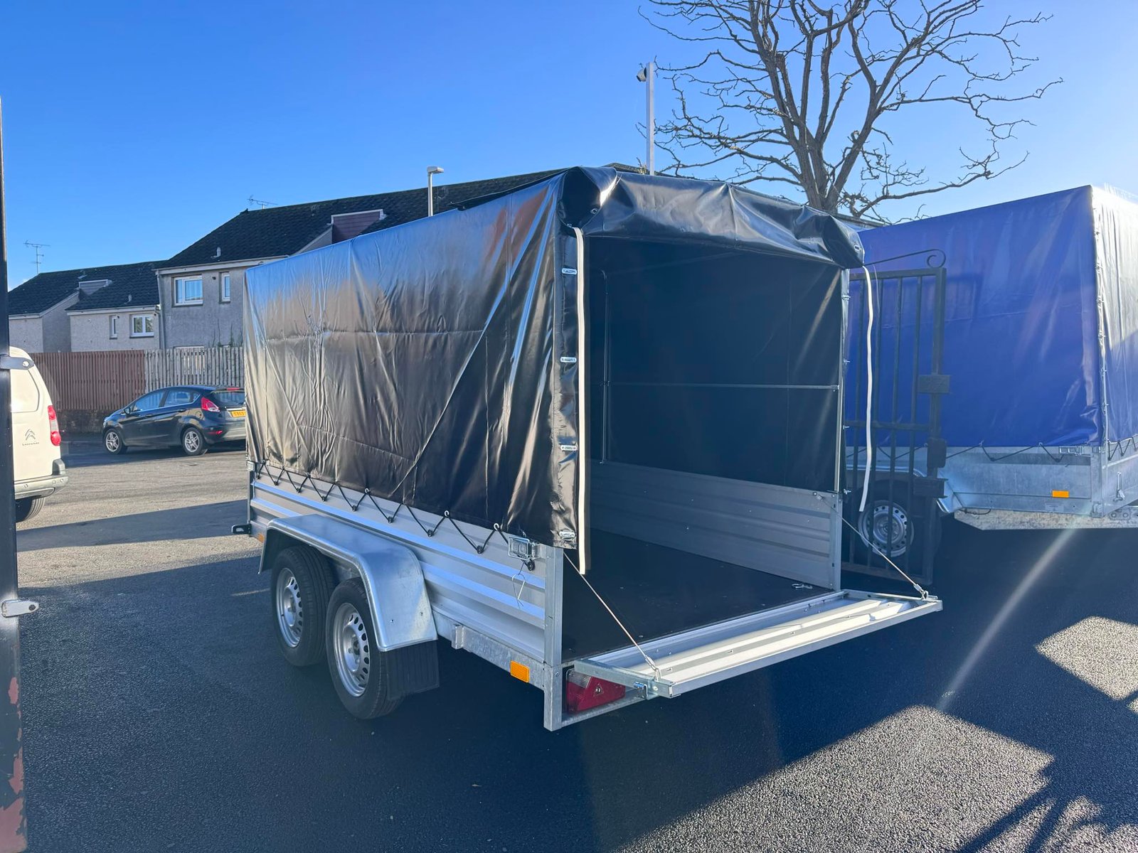 B265 Twin axle trailer with frame and cover - Image 11