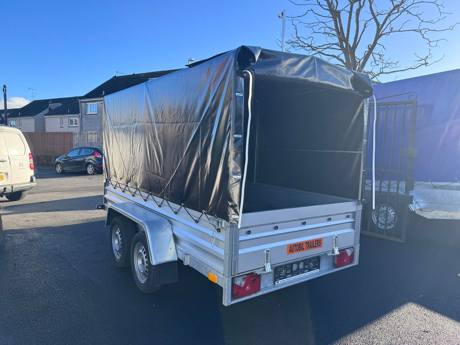 B265 Twin axle trailer with frame and cover - Image 13