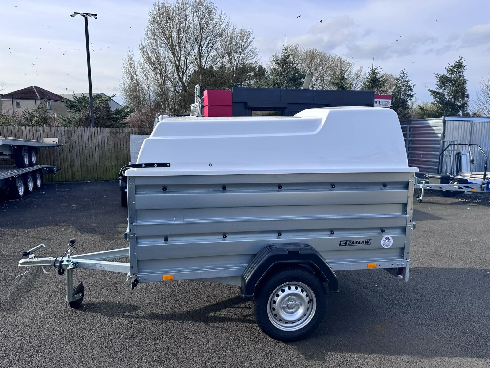 ZASLAW 205SU SINGLE AXLE DOUBLE BROADSIDE TRAILER WITH LOCKABLE ABS LID - Image 16