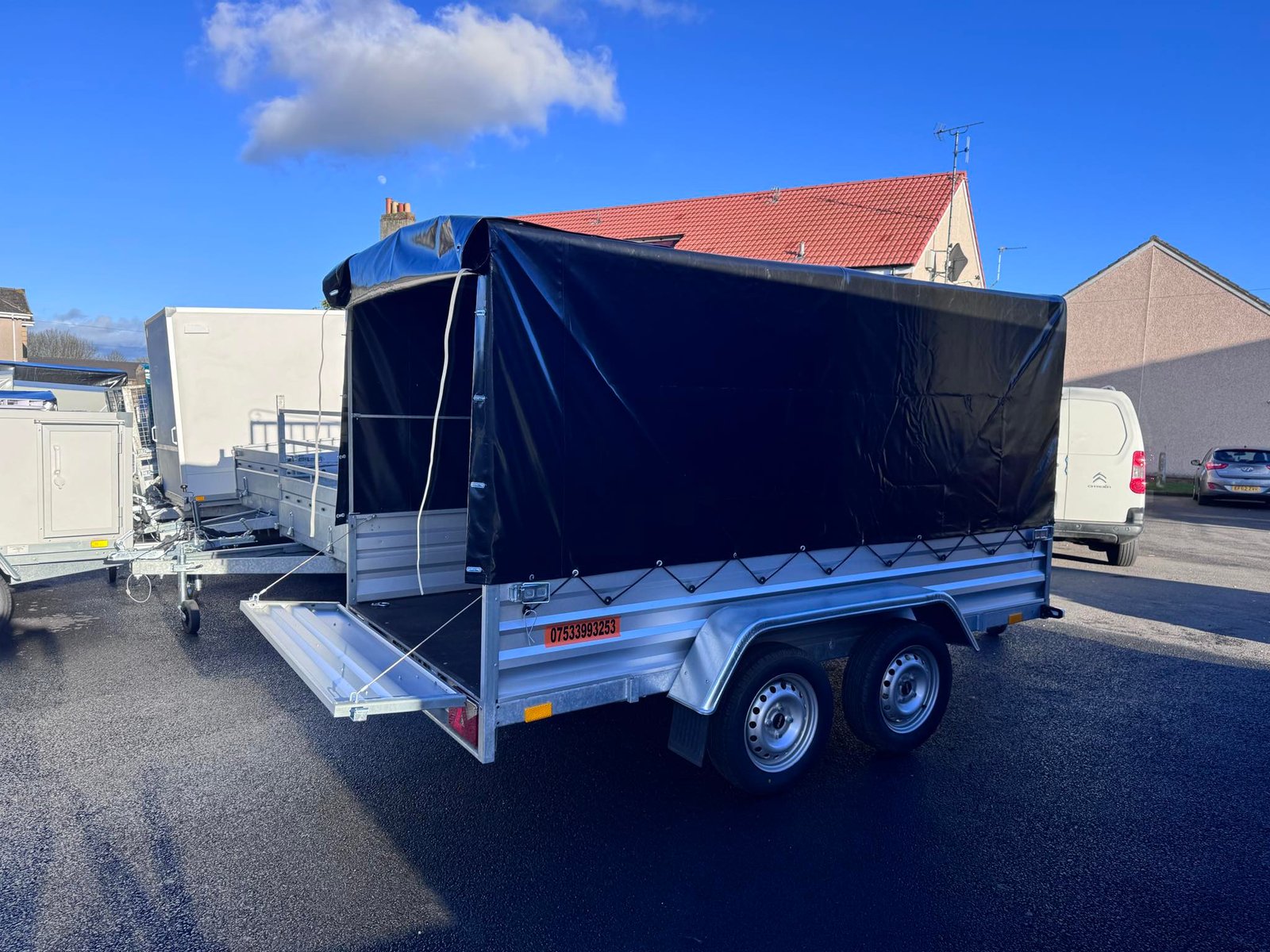 B265 Twin axle trailer with frame and cover - Image 7