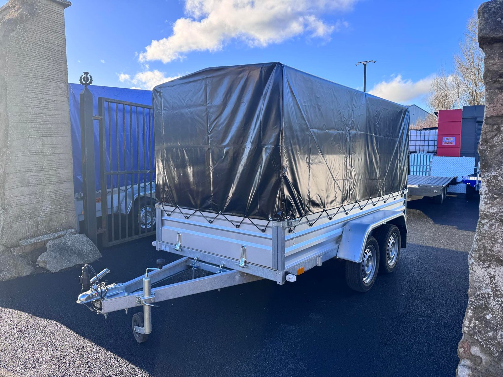 B265 Twin axle trailer with frame and cover - Image 8