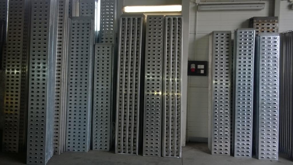 ALUMINIUM PUNCH DECK LOADING RAMPS 300CM ( 3M ) - Image 4
