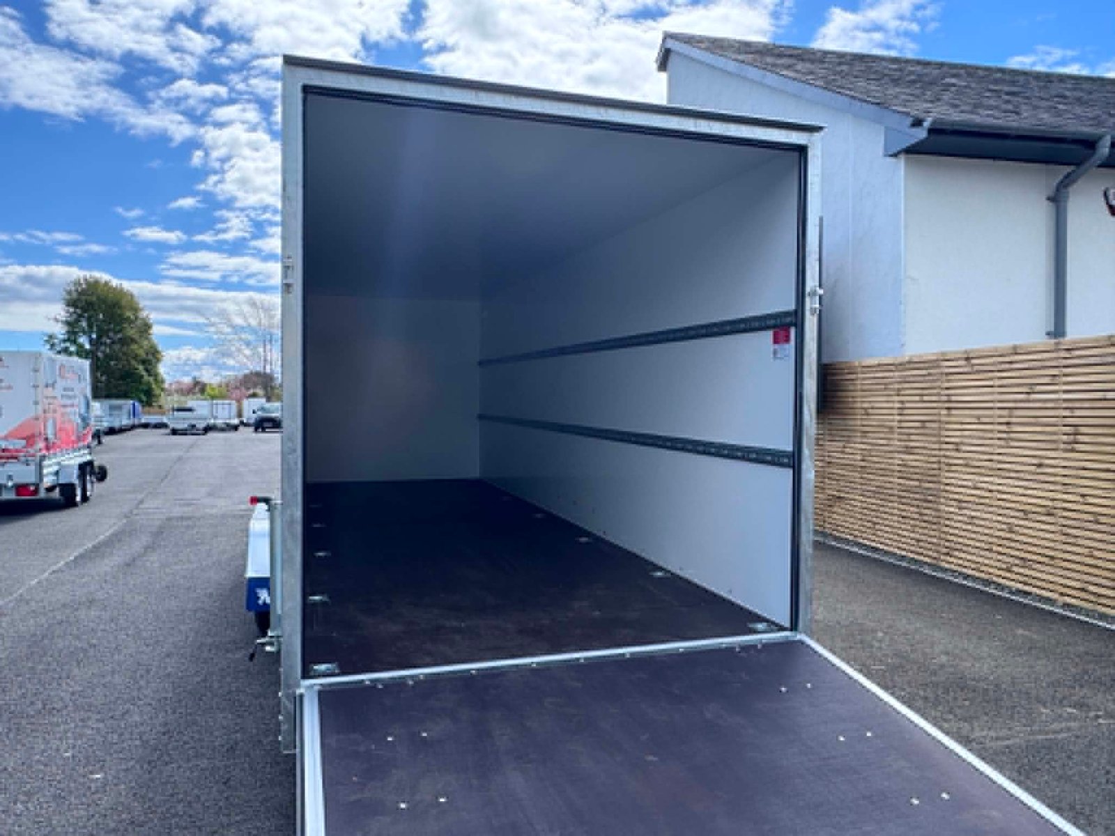 BRAND NEW 6M x 2M x 2M TWIN AXLE BOX TRAILER WITH RAMP AND SIDE DOOR 2700KG - Image 5