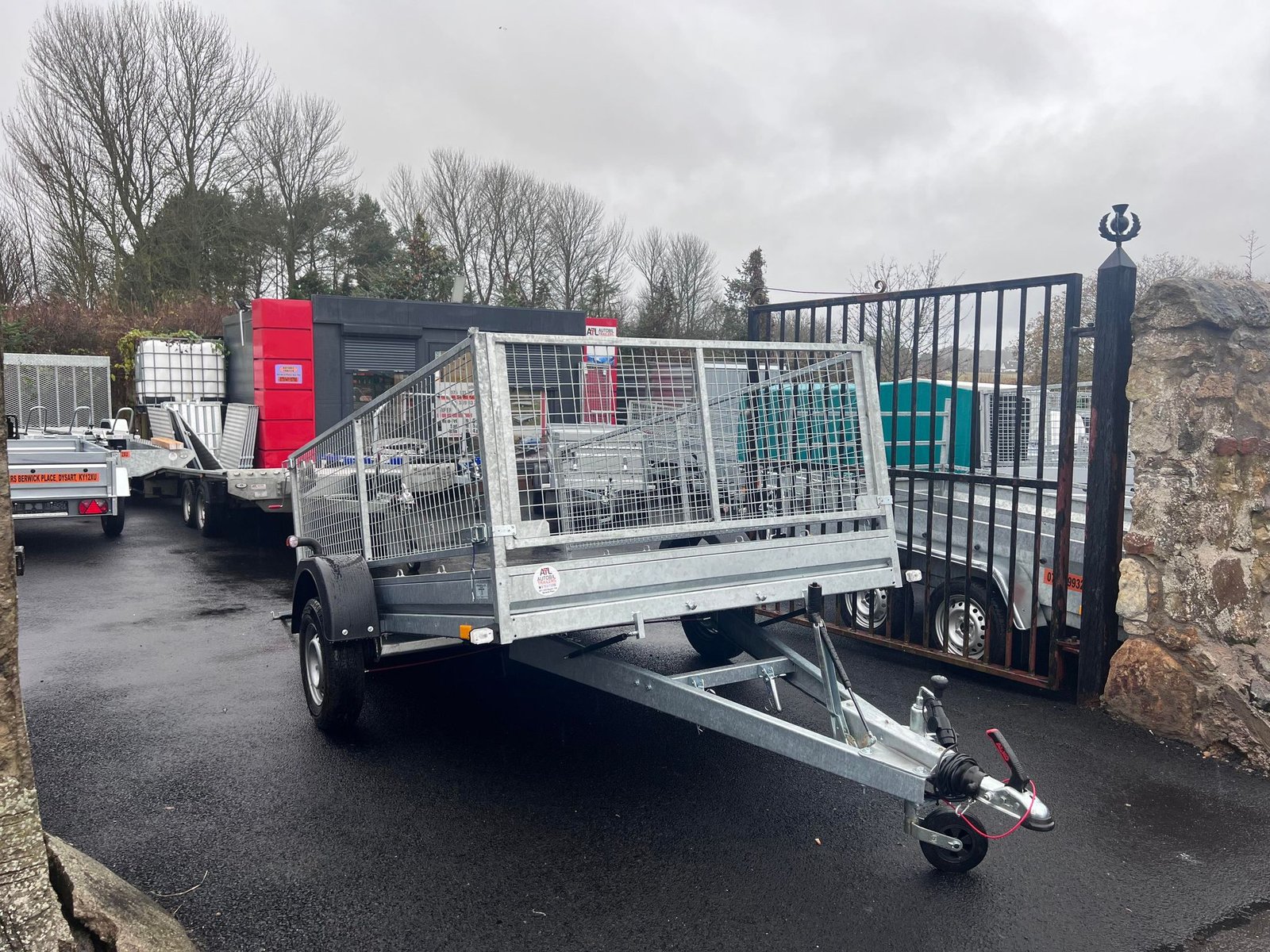 BRAND NEW 10FT X 6FT TWIN AXLE 3 WAY ELECTRIC TIPPER TRAILER WITH MESH SIDES AND RAMPS 3500KG - Image 7