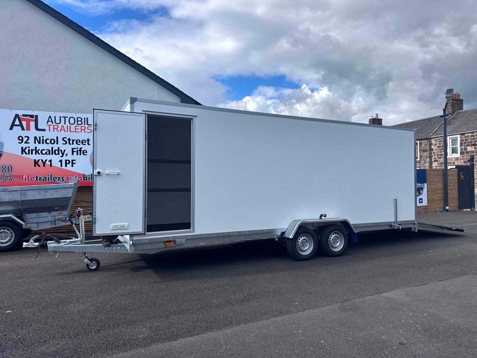 BRAND NEW 6M x 2M x 2M TWIN AXLE BOX TRAILER WITH RAMP AND SIDE DOOR 2700KG